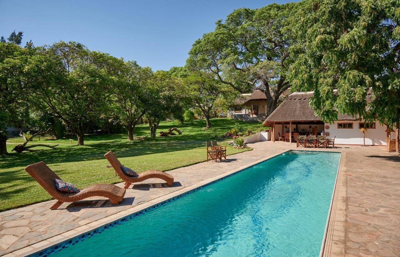Wild Dogs Lodge Lusaka Exterior photo