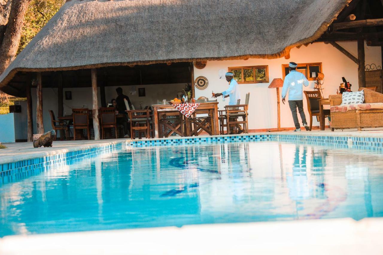 Wild Dogs Lodge Lusaka Exterior photo